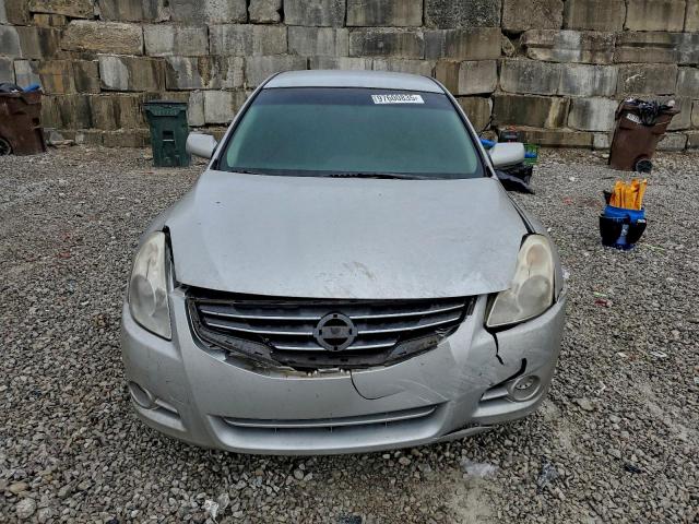 Nissan Altima Base Image 12