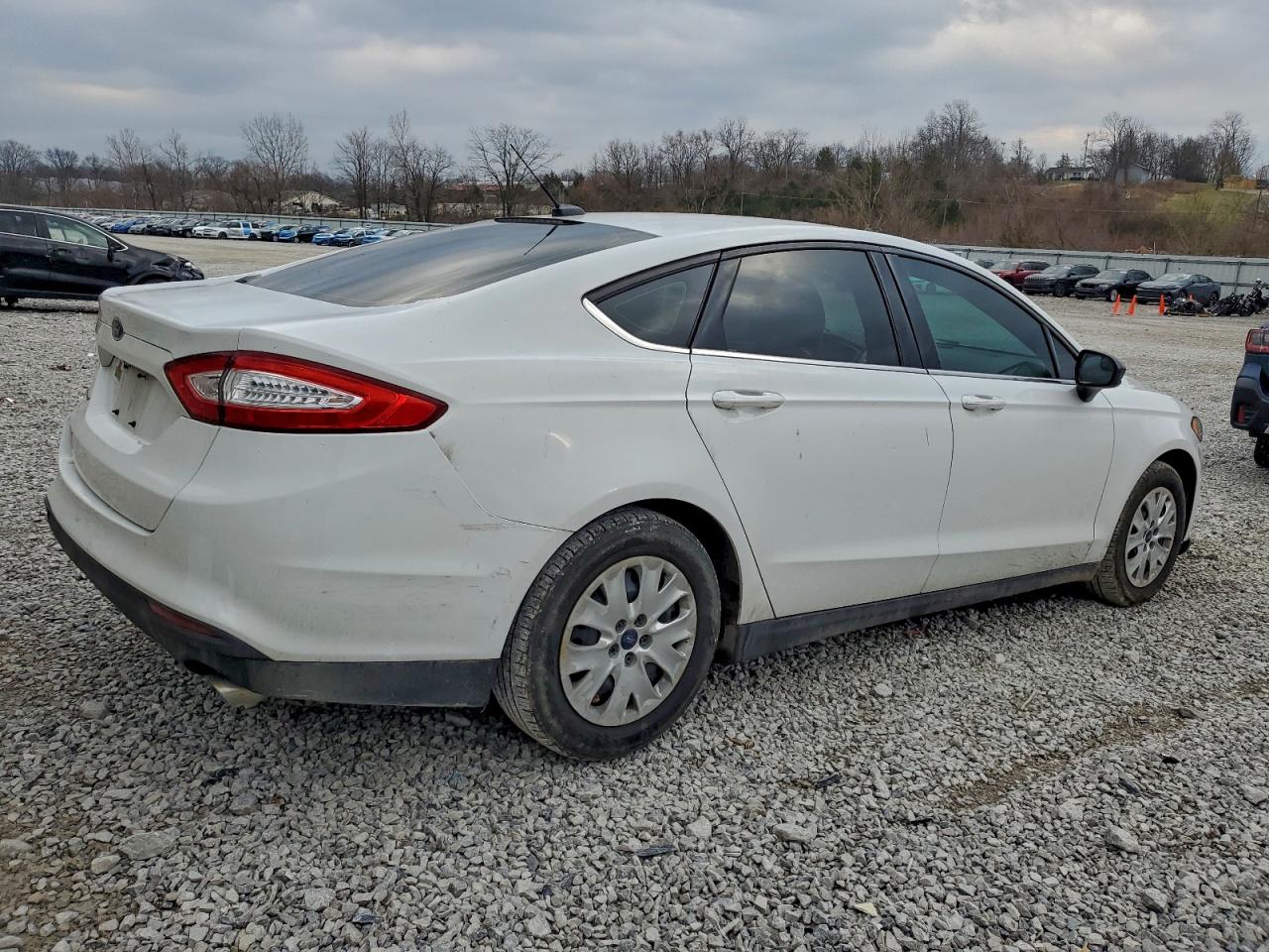 Ford Fusion S Image 3