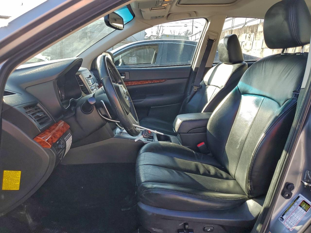 Subaru Legacy 2.5i Limited Image 2