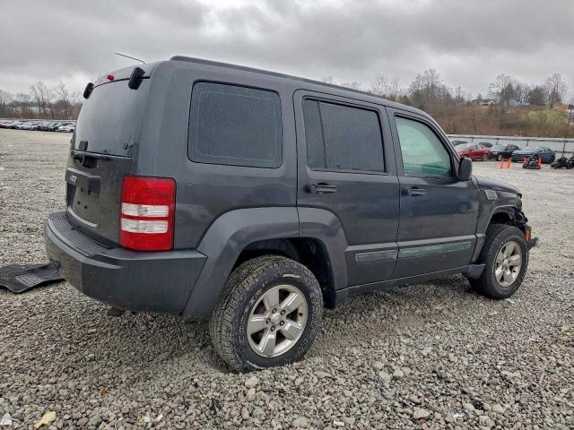 Jeep Liberty Sport Image 2