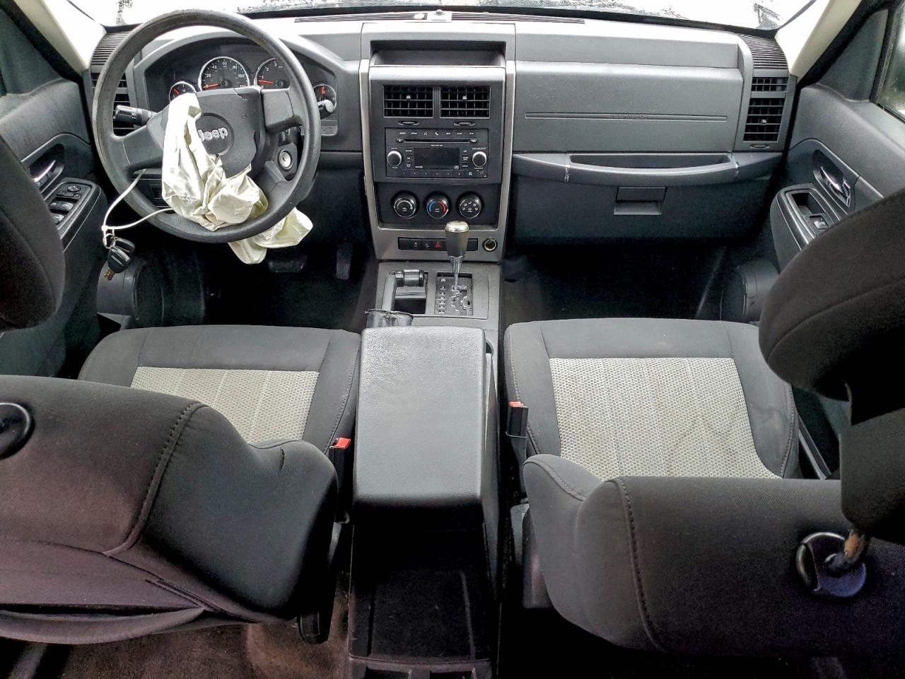 Jeep Liberty Sport Image 9