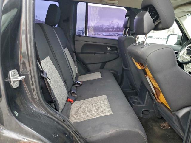 Jeep Liberty Sport Image 11