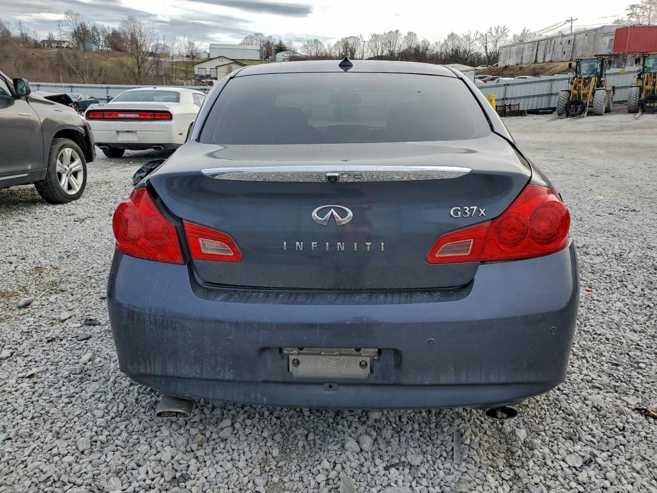 INFINITI G37 Image 2