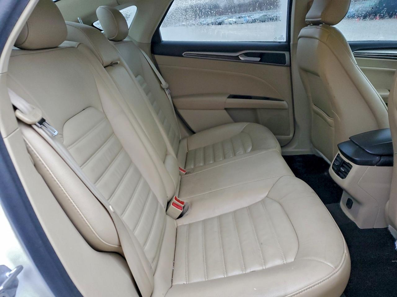 Ford Fusion Se Image 8