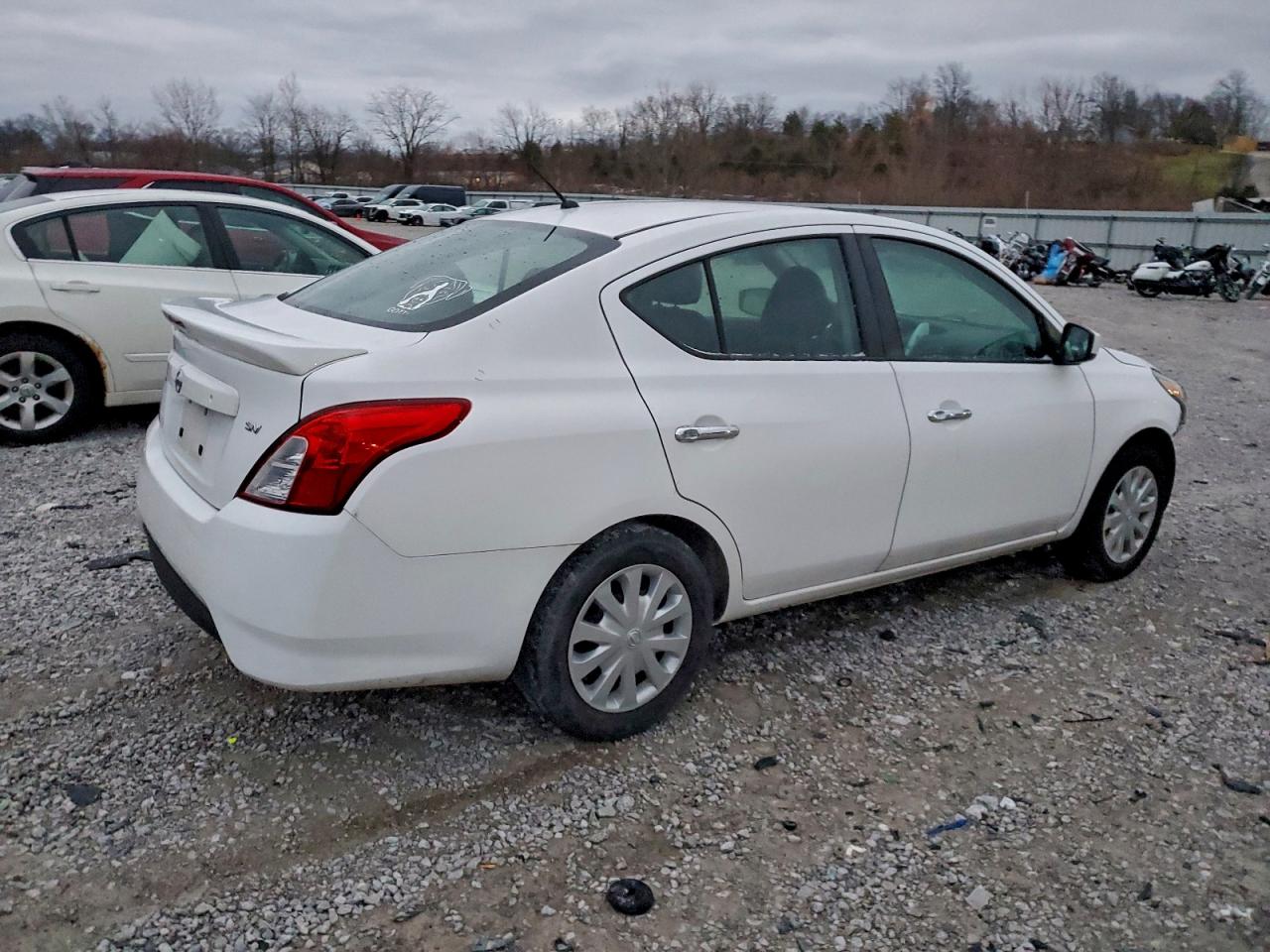 Nissan Versa S Image 3