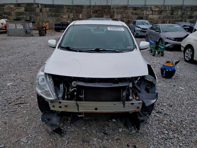 Nissan Versa S Image 2