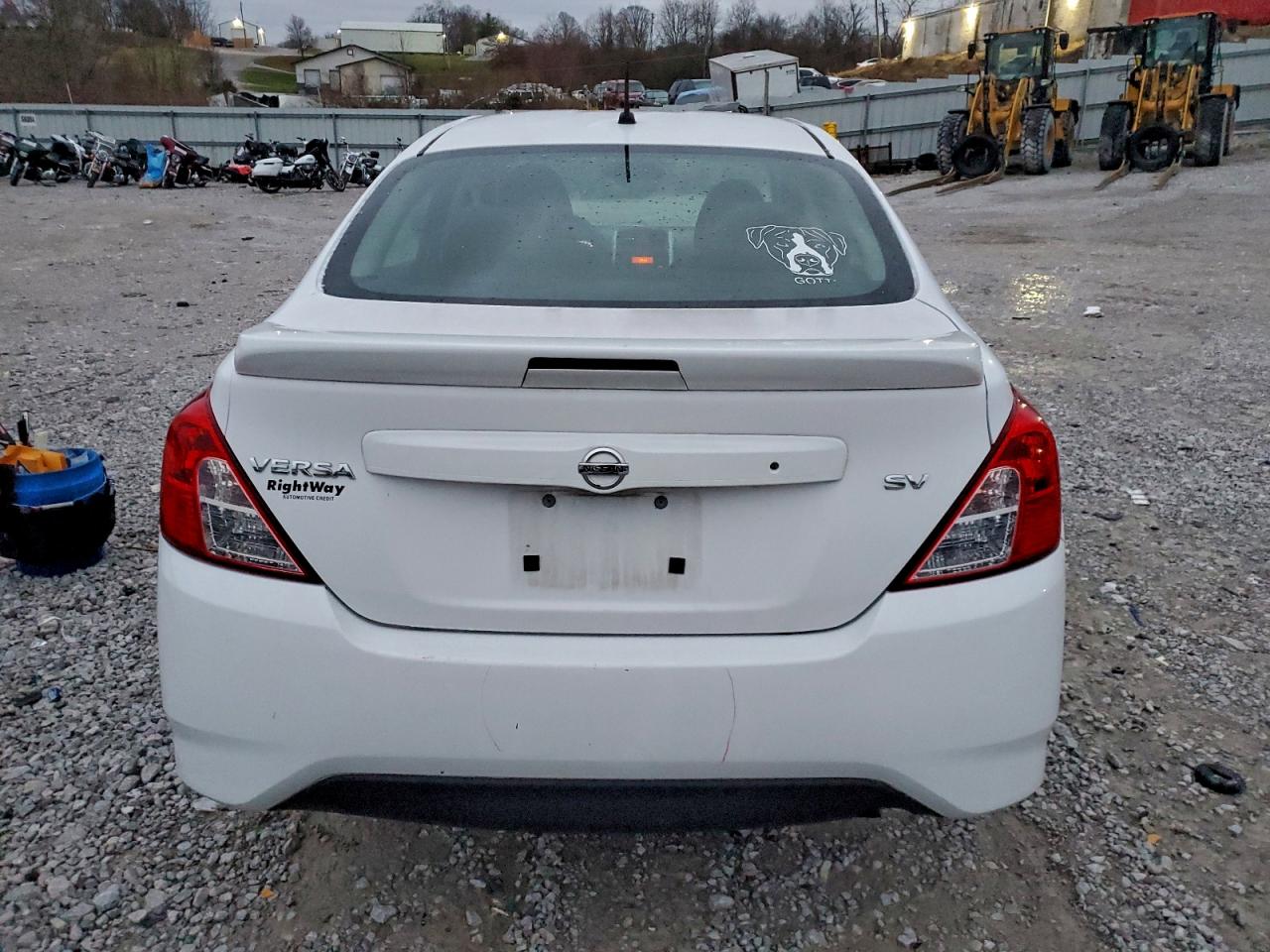 Nissan Versa S Image 9