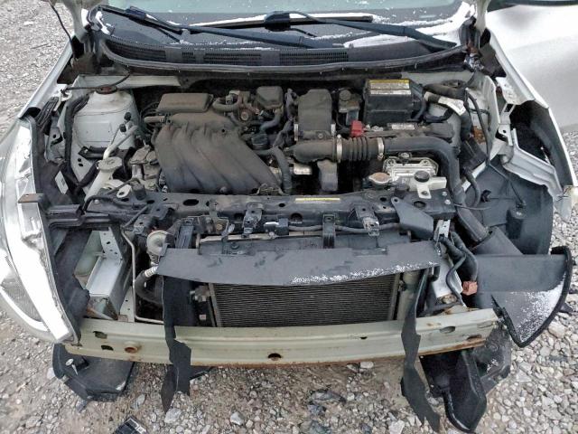 Nissan Versa S Image 8